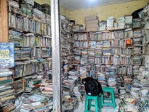 Iqra, Toko Kecil Penjaga Nafas Literasi Mahasiswa di Bandung