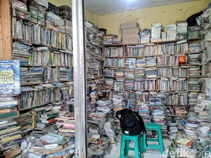 Iqra, Toko Kecil Penjaga Nafas Literasi Mahasiswa di Bandung