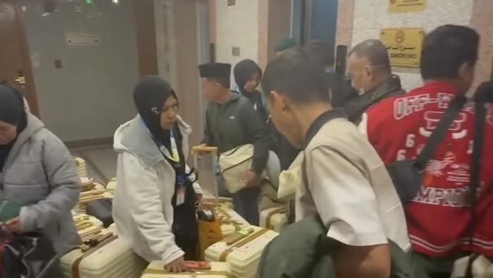 29 jemaah umrah asal Kendari diduga telantar di Jeddah. Owner travel yang memberangkatkan jemaah diperiksa polisi.