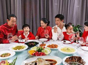 5 Mitos Makanan saat Imlek, Ada yang Hindari Bubur hingga Sogok Dewa