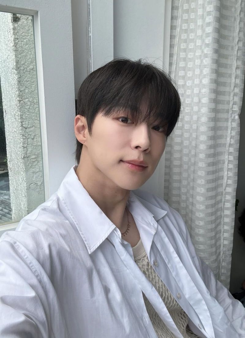 5 Potret Bae In Hyuk, Aktor Tampan Korea Pemeran Drakor 'Our universe'