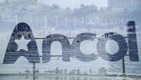 Pantai Ancol menjadikannya destinasi favorit untuk melepas penat dan berkumpul bersama keluarga.