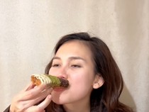 Seru! Ayu Ting Ting Adakan Cake Party hingga Jajan Piscok UMKM