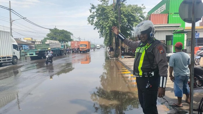 Banjir di Jalan Tambak Langon Surabaya