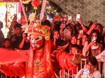 Bundaran HI Bersinar, Ribuan Warga Serbu Perayaan Imlek