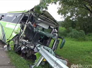 Bus Pariwisata Isi Rombongan dari Banten Kecelakaan di Cipali, Sopir Tewas