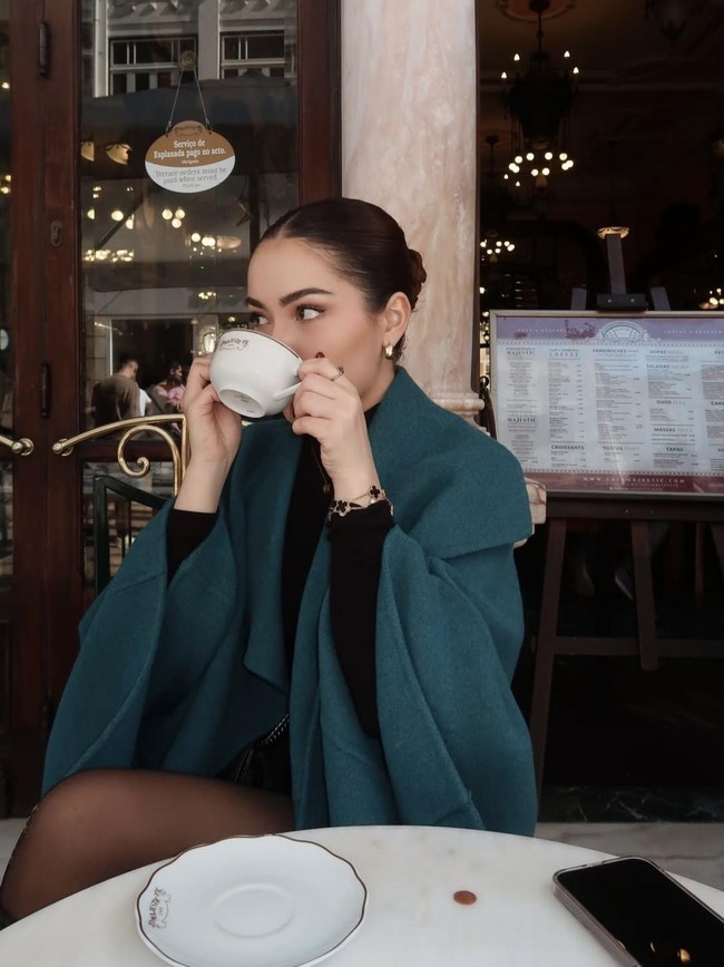 Cantiknya Nicole Parham saat Nongkrong di Kafe hingga Jajan Es Krim