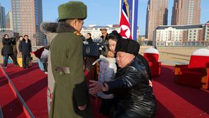 Momen Kim Jong Un Resmikan Perumahan buat Keluarga Tentara Gugur di Pyongyang