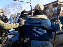 Imigran di AS Diburu Petugas ICE Bahkan Saat Buang Sampah