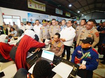 Kapolri Ikut Donor Darah Bareng Buruh di HUT ke-53 KSPSI di Tangerang