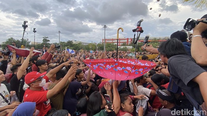 Suasana Kirab Budaya Dugderan 2026 di Masjid Agung Semarang, Kecamatan Semarang Tengah, Kota Semarang.