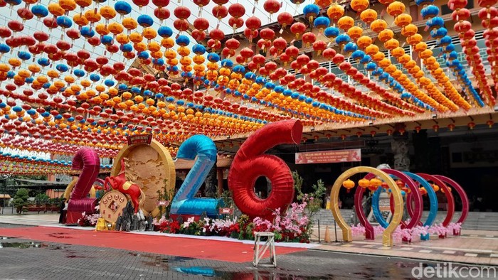 Kondisi jelang malam pergantian tahun baru Imlek 2577 Kongzili di Maha Vihara Maitreya Medan. (Rechtin Hani Ritonga/detikSumut)