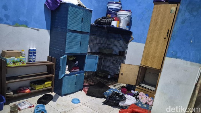 Kondisi kamar kos tempat balita kerap mendapat penganiayaan dari paman dan bibinya.