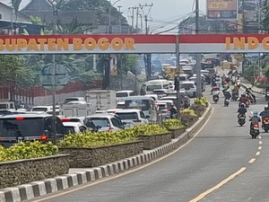 Video Suasana One Way Arah Puncak Bogor di Hari Cuti Bersama Imlek
