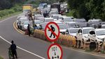 Libur Imlek Picu Kepadatan, Arus Kendaraan Mengular di Jalur Puncak Bogor