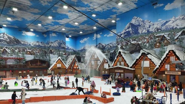Liburan Imlek dengan bermain es salju di Trans Snow World Bintaro.