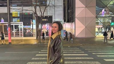 Foto Senyum Manis Wulan Guritno di Korea Selatan