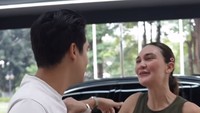 Good morning, jadi aku mau kasih kejutan ke istri aku, Luna di hari Valentine ini. Luna juga belum ada di sini, papar Maxime dalam Instagram miliknya. Foto: dok instagram Luna Maya dan Maxime Bouttier