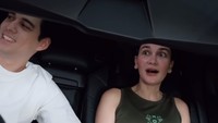 Setelah berolah raga, Luna Maya, menuju mobil dan akan kembali ke rumahnya. Tapi ternyata, Luna Maya, malah dibawa ke tempat Maxime memberikan hadiah mobil tersebut. Foto: dok instagram Luna Maya dan Maxime Bouttier