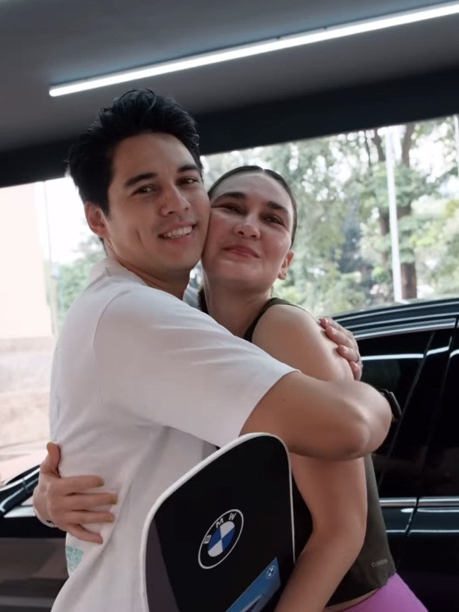 Surprise! Maxime Bouttier Hadiahi Luna Maya Mobil BMW Seharga Rp 3 M