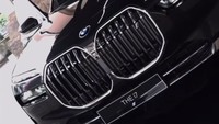 Ini dia mobil hadiah dari Maxime untuk Luna Maya. Foto: dok instagram Luna Maya dan Maxime Bouttier
