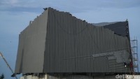 Konsep ramah lingkungan menjadi salah satu keunggulan masjid ini. Tanpa menggunakan pendingin ruangan, bangunan memanfaatkan sirkulasi udara alami dan pencahayaan matahari untuk kenyamanan jamaah.