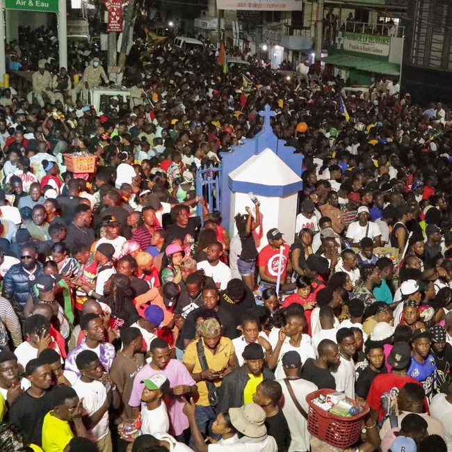 Meski Dibatalkan, Peserta Karnaval Tetap Berpawai di Port-au-Prince