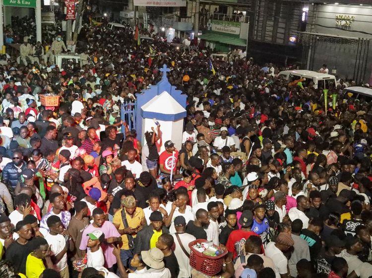 Meski Dibatalkan, Peserta Karnaval Tetap Berpawai di Port-au-Prince