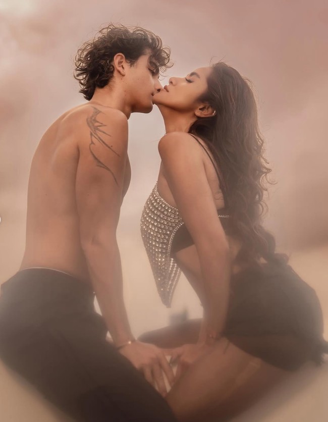 Meski memiliki jarak usia sekitar 25 tahun, dimana Tristan jauh lebih muda dari Olla, namun pasangan satu ini terlihat serasi dan kompak. Foto: Instagram/@riomotret