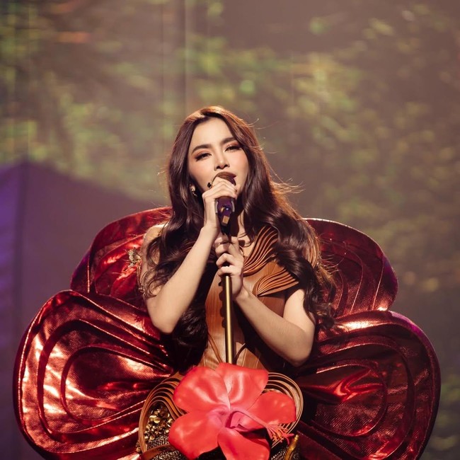 Pesona Mahalini di Konser KOMA, Cantik Maksimal Pakai Gaun Karya 5 Desainer