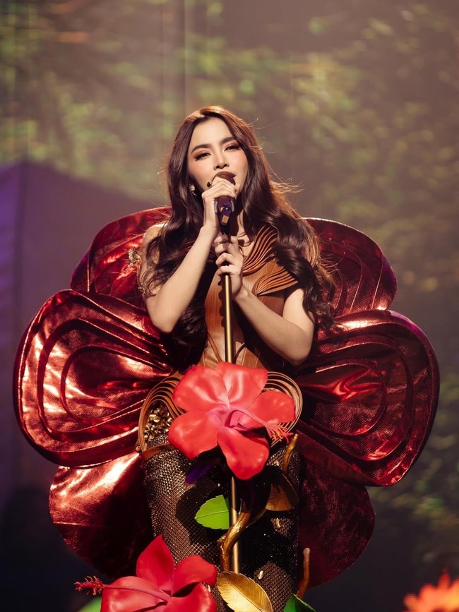 Pesona Mahalini di Konser KOMA, Cantik Maksimal Pakai Gaun Karya 5 Desainer