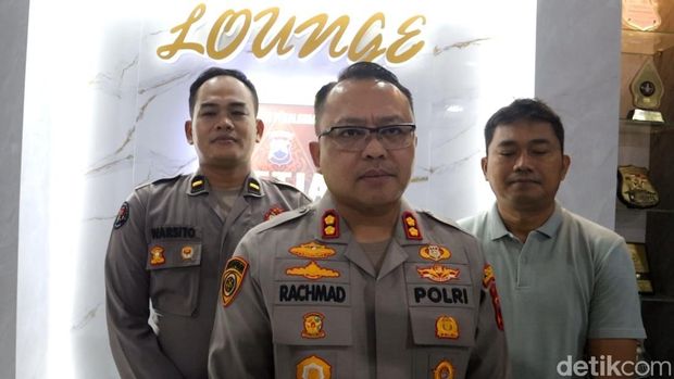 Penembakan di Pekalongan Polisi saat melakukan olah TKP kasus penembakan di rumah anggota DPRD Jateng di Pekalongan. Foto diunggah Senin (16/2/2026).