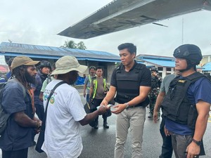 Penumpang Smart Air Kumpul Donasi untuk Pilot-Kopilot Tewas Ditembak KKB