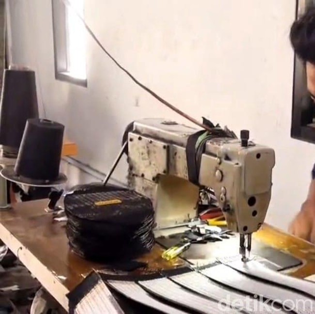 Perajin Songkok di Lamongan Kebanjiran Pesanan Sebelum Ramadan