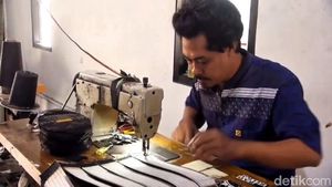 Perajin Songkok di Lamongan Kebanjiran Pesanan Sebelum Ramadan
