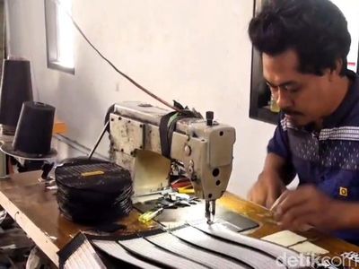 Perajin Songkok di Lamongan Kebanjiran Pesanan Sebelum Ramadan