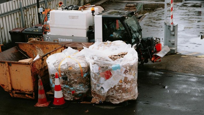 Perusahaan-perusahaan yang lolos menjadi peserta tender ini diwajibkan membentuk konsorsium.