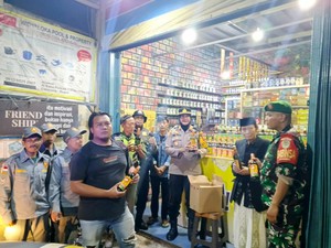 Razia Miras Ilegal di Puncak Bogor Jelang Ramadan, Polisi Sita 50 Botol
