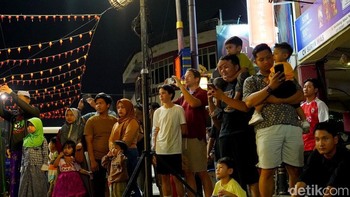 Potret Semarak Kya-kya festival sambut Imlek