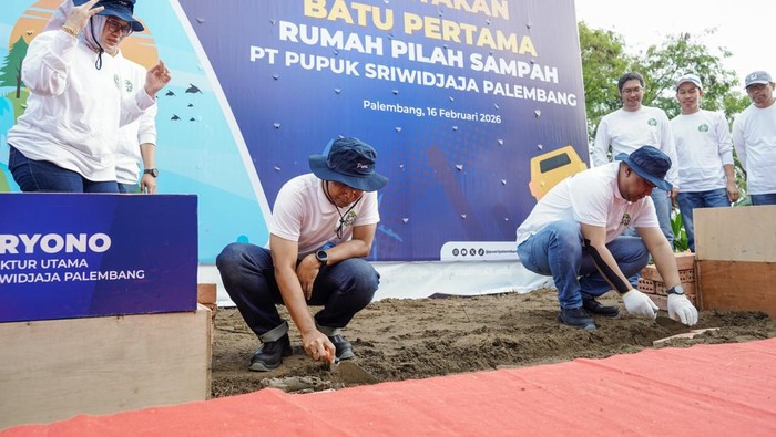 Pusri melaksanakan kegiatan peletakan batu pertama pembangunan Rumah Pilah Sampah