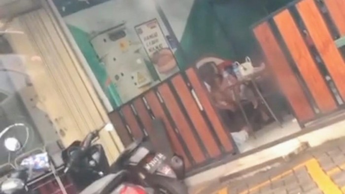 Sejoli mesum di tempat terbuka saat siang bolong di Bondowoso.