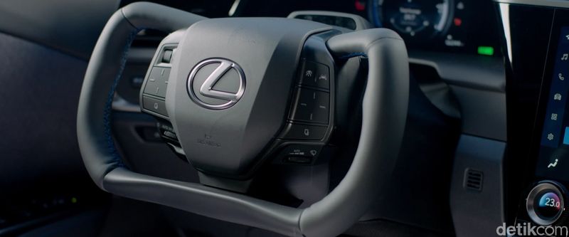 Setir Yoke di Lexus RZ