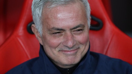 Soccer Football - Primeira Liga - Benfica v Alverca - Estadio da Luz, Lisbon, Portugal - February 8, 2026 Benfica coach Jose Mourinho before the match REUTERS/Pedro Rocha