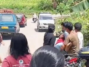 Pemotor Bonceng Anak-Istri Hendak Liburan di Toraja Masuk Jurang, 1 Tewas