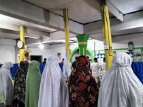 Jemaah Naqsabandiyah di Padang Salat Tarawih Pertama Malam Ini