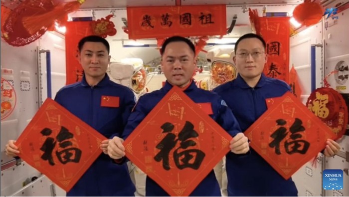 Tiga taikonaut China merayakan Imlek 2026 di ruang angkasa