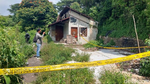 TKP penemuan jasad siswa smp 26 bandung digaris polisi TKP penemuan jasad siswa smp 26 bandung digaris polisi