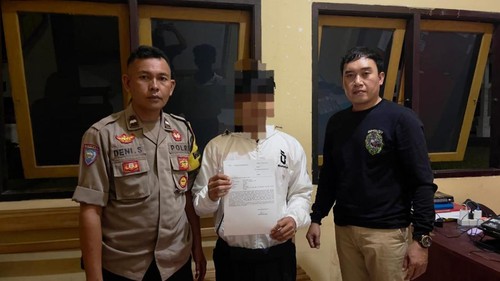 Tukang cukur inisial D (31) asal Kecamatan Batukliang Utara, Lombok Tengah, ditangkap polisi akibat memerkosa empat anak laki-laki alias sesama jenis. (Dok. Polres Lombok Tengah)