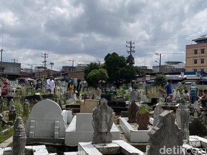 Warga Mulai Ramai Ziarah di Makam Masjid Raya Medan Jelang Ramadan