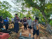 Melihat Tradisi Ziarah Kubur Massal ala Warga Wonoanti Pacitan